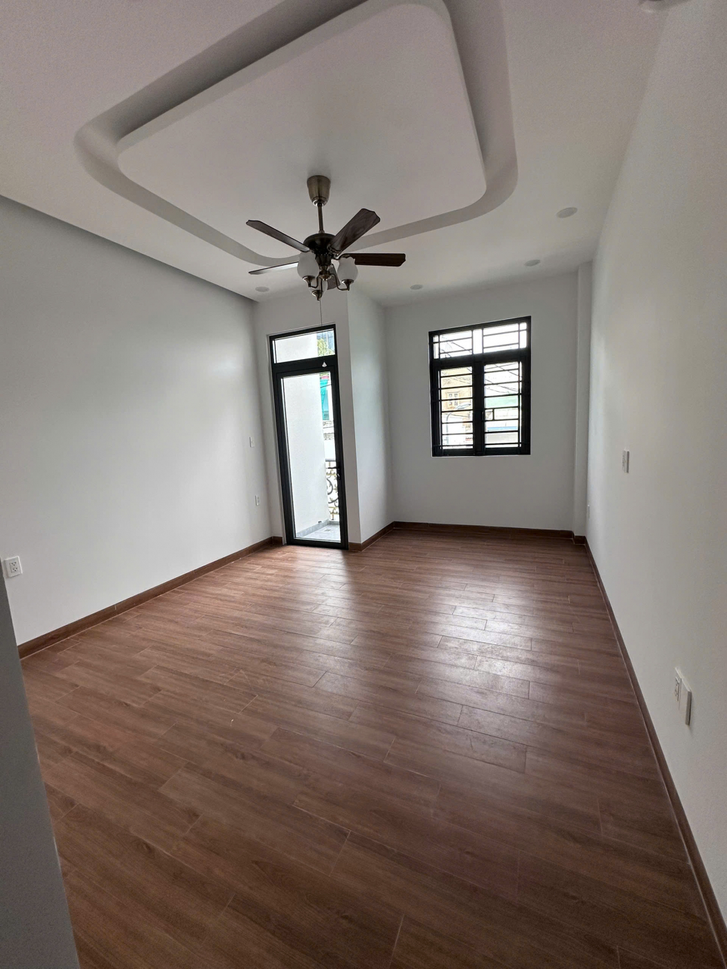 BÁN NHÀ 1 TRỆT 2 LẦU SÂN THƯỢNG MỚI 100%, 80M2, 4PN, TẶNG NỘI THẤT HẺM RỘNG 6M, SẴN SỔ TẠI QUẬN 12