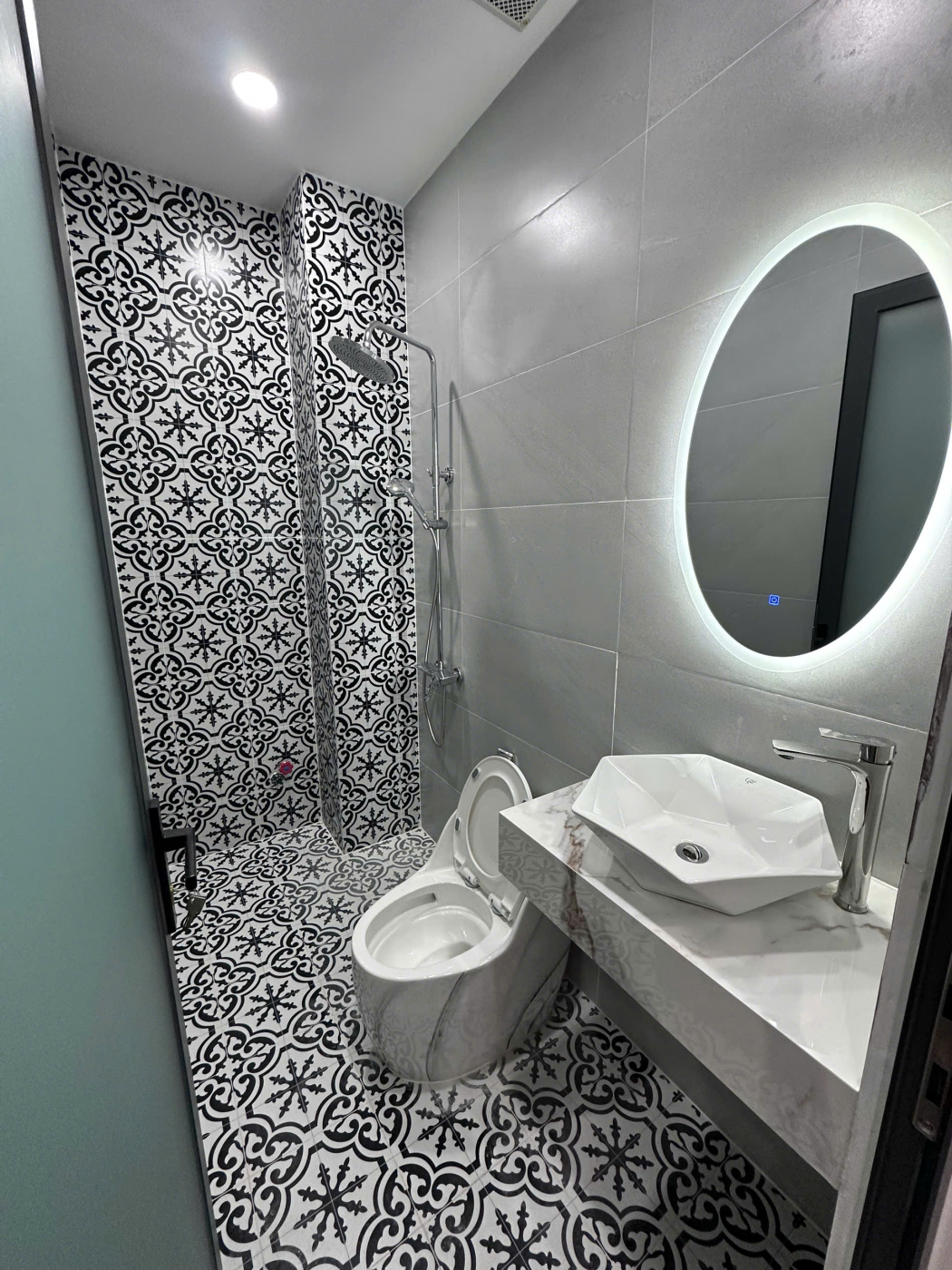 BÁN NHÀ 1 TRỆT 2 LẦU SÂN THƯỢNG MỚI 100%, 80M2, 4PN, TẶNG NỘI THẤT HẺM RỘNG 6M, SẴN SỔ TẠI QUẬN 12