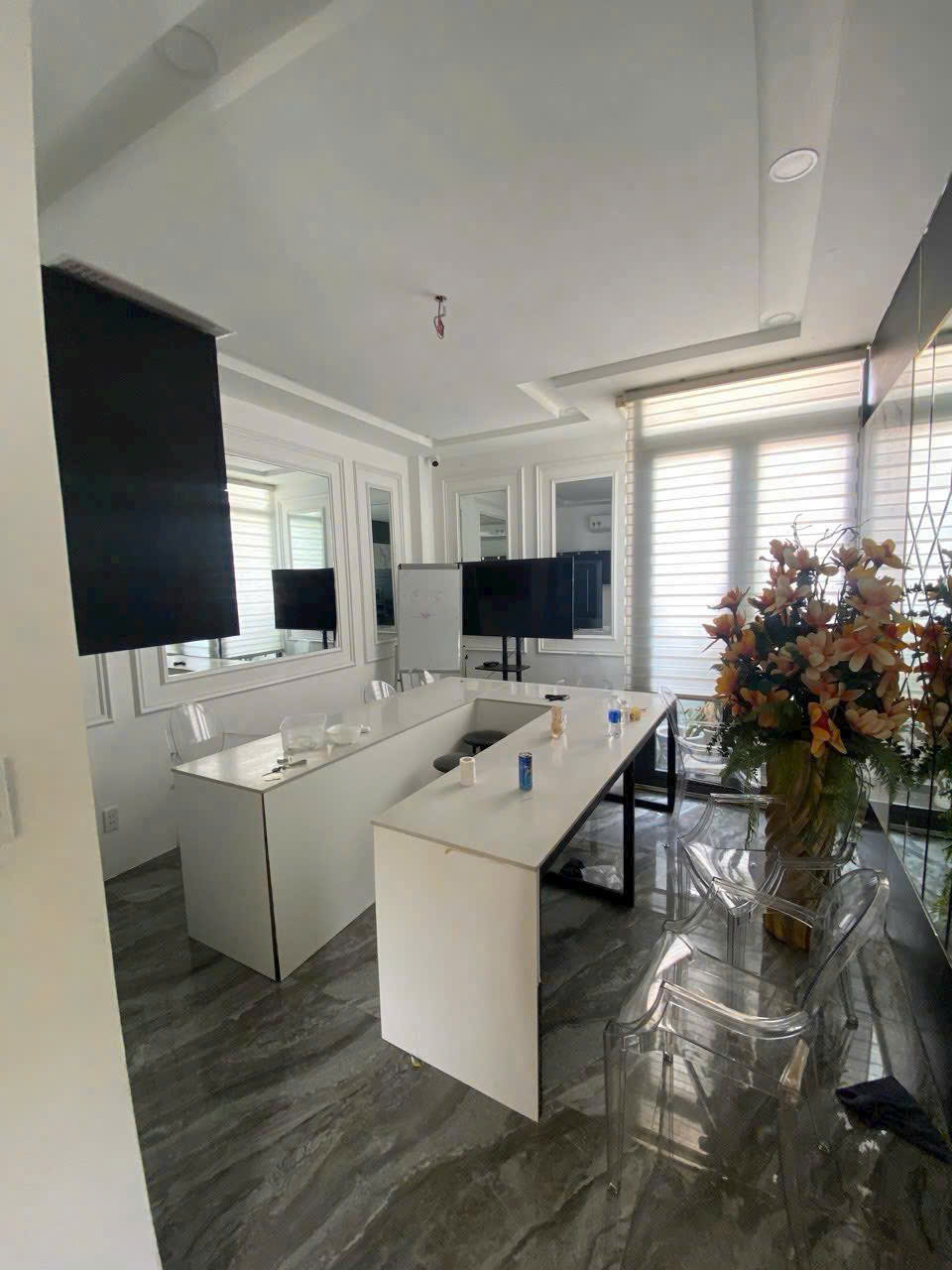 Chủ ngộp giảm 3,3 tỷ! Nhà mặt tiền có thang máy chỉ còn 8,2 tỷ Thới An 21, q12