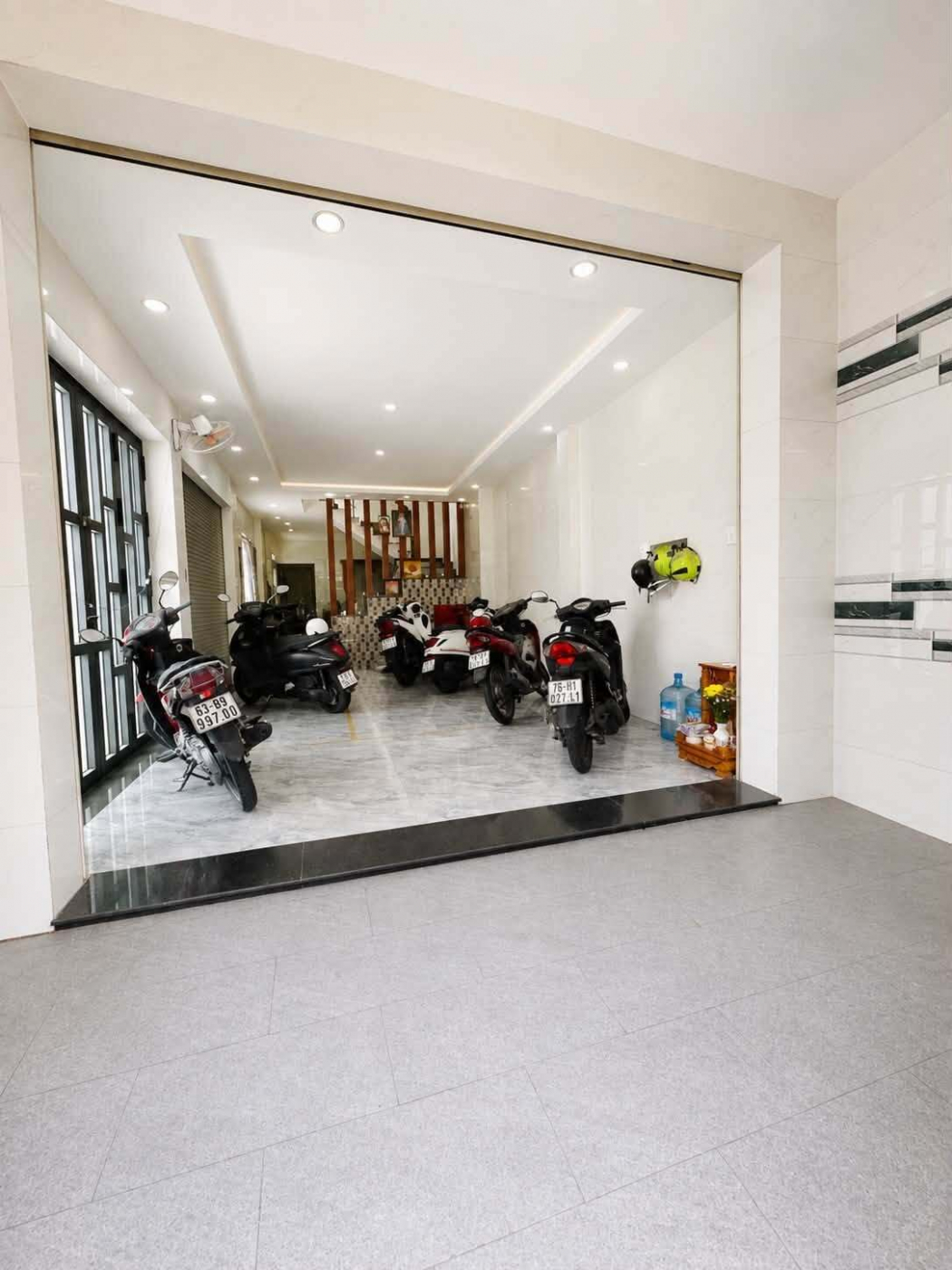 BÁN NHÀ VƯỜN LÀI LÔ GÓC 3 TẦNG 75M², ĐƯỜNG 8M THÔNG, DÒNG TIỀN 35TR CHỈ 8.X