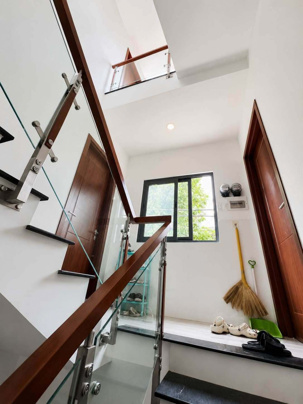 BÁN NHÀ VƯỜN LÀI LÔ GÓC 3 TẦNG 75M², ĐƯỜNG 8M THÔNG, DÒNG TIỀN 35TR CHỈ 8.X