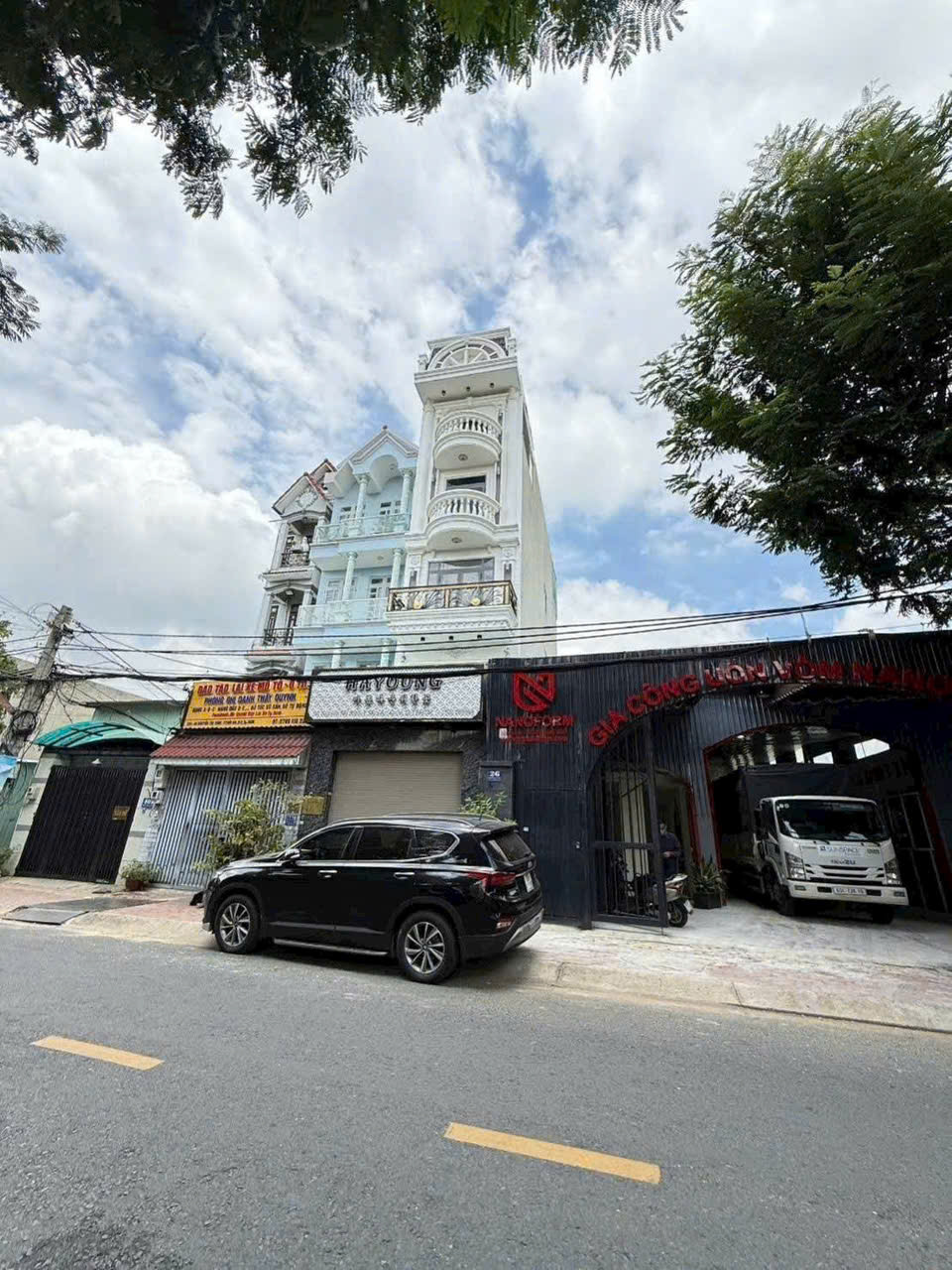 Chủ ngộp giảm 3,3 tỷ! Nhà mặt tiền có thang máy chỉ còn 8,2 tỷ Thới An 21, q12