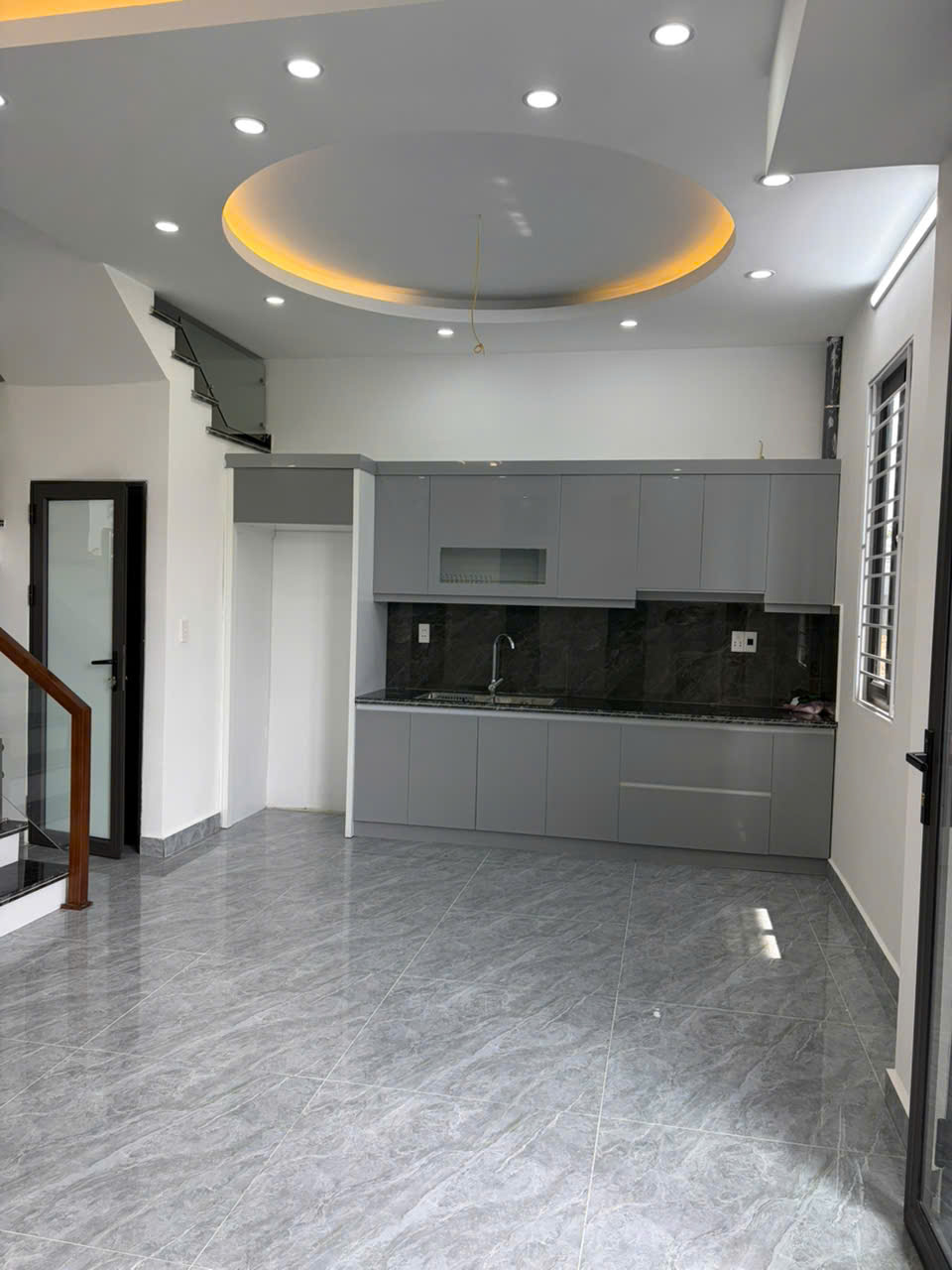 Dãy nhà xây mới mặt đường, mặt ngõ Hải An - Thiết kế hiện đại, nhiều cửa sổ, giá từ 3,6 tỷ