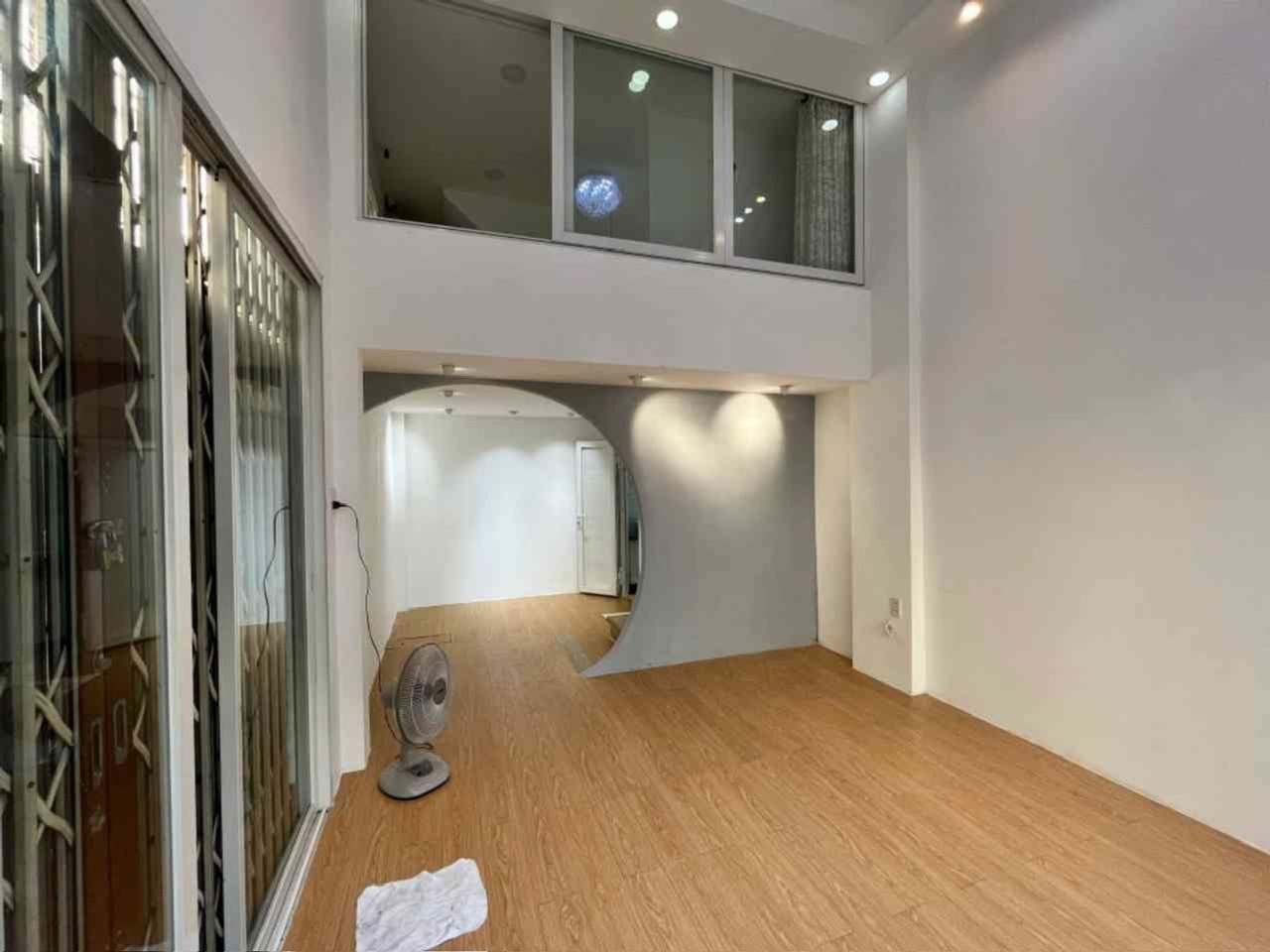Nhà lô góc Nguyễn Bặc, 24m2, 3 tầng, hẻm xe tải, đang cho thuê 14 triệu/tháng