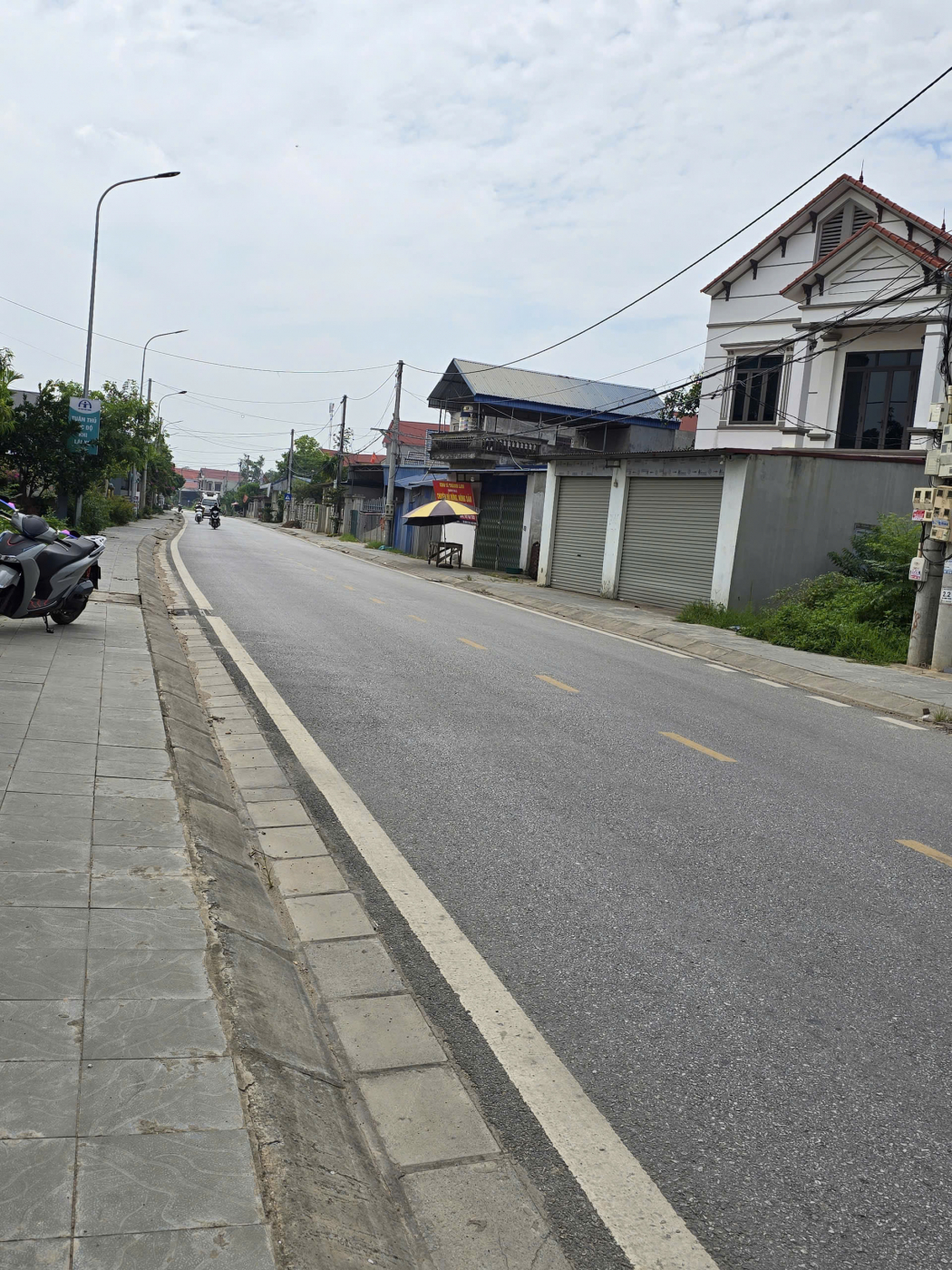 BÁN NHÀ 2 TẦNG 1 TUM TRÊN ĐẤT 220M² – MẶT TIỀN HƠN 10M