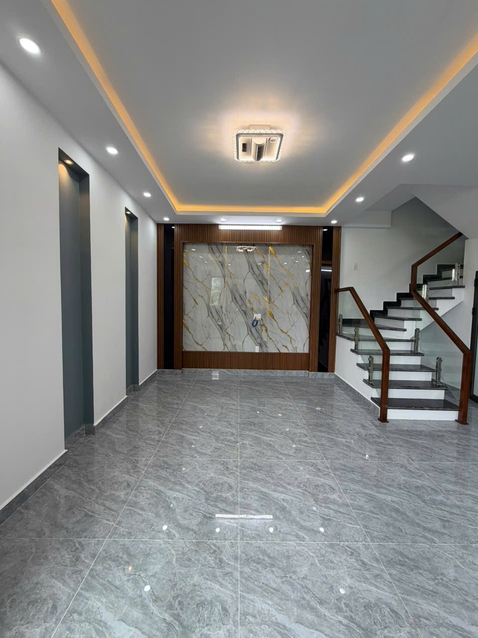 Dãy nhà xây mới mặt đường, mặt ngõ Hải An - Thiết kế hiện đại, nhiều cửa sổ, giá từ 3,6 tỷ