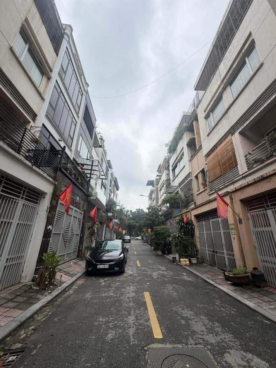 HÀ ĐÔNG – PHÂN LÔ VỈA HÈ – Ô TÔ TRÁNH – KINH DOANH – 68M² – 5 TẦNG – MT 4,5M – 274TR/M²