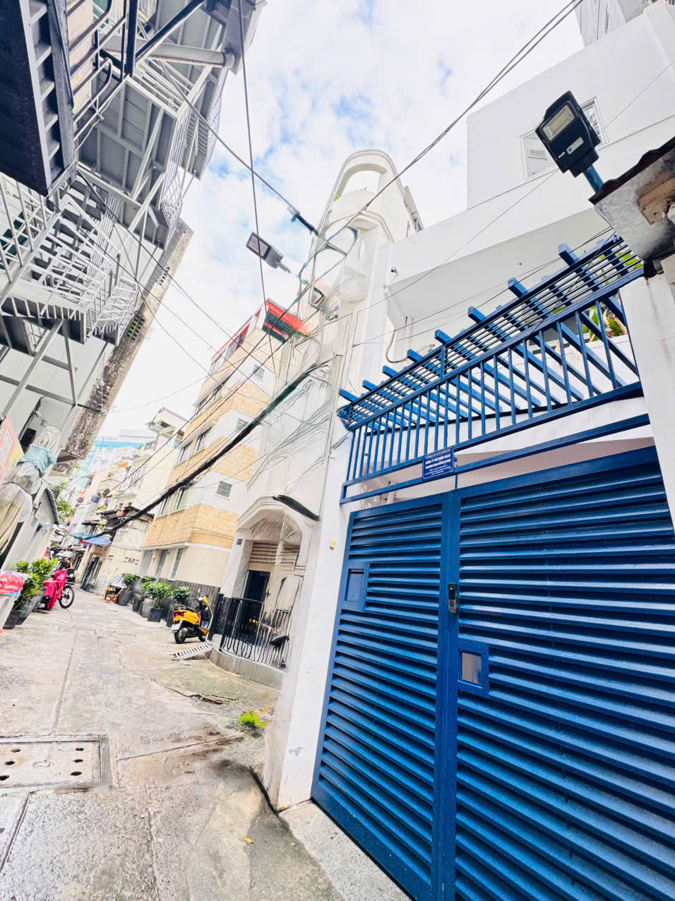 QUẬN 1: BÁN NHÀ 3 TẦNG CĂN GÓC 3 MẶT TIỀN HXH BÙI THỊ XUÂN, P.BÊN THÀNH- NGANG LỚN 6,4M*13,5M- CN