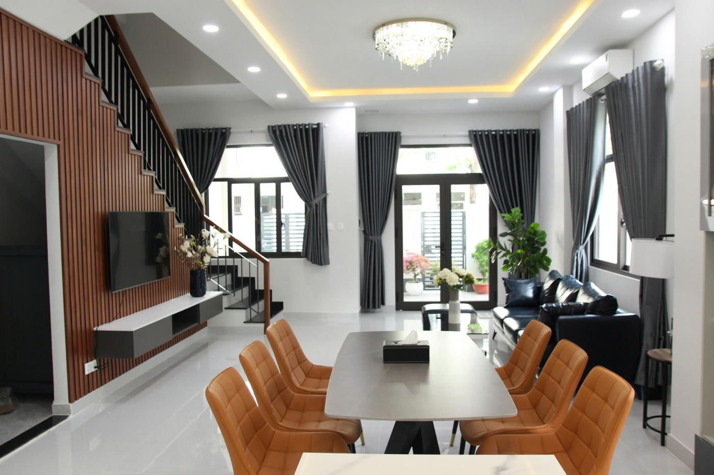 Cần bán nhà phố La Vida – ngang 6m, sân vườn hông, full nội thất, hướng Đông Nam  14,9 tỷ