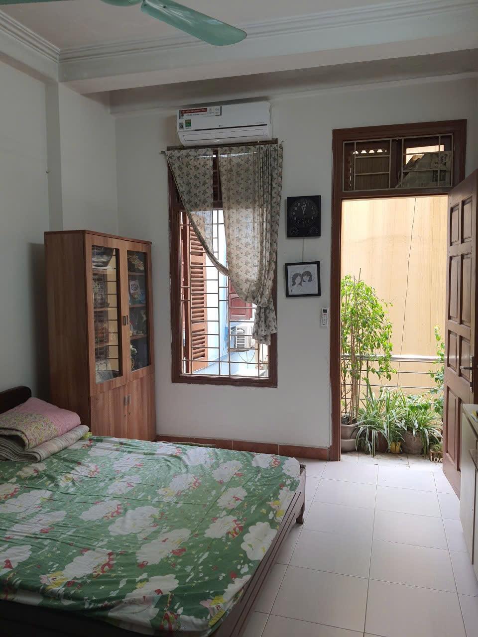 Cần cho thuê nhà riêng 4 phòng ở nhân chính, thanh xuân  15 triệu/tháng