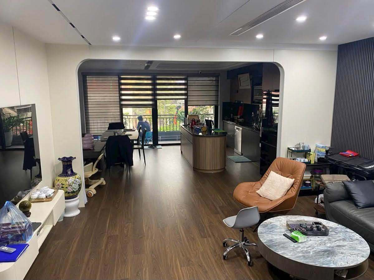 LONG BIÊN – GARA 4 Ô TÔ – 5 TẦNG THANG MÁY – FULL NỘI THẤT CAO CẤP – 79,8M² – MT 6,1M – 248TR/M²