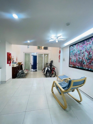 Bán nhà đường Cách Mạng Tháng 8, DT 53m², ngang 4m, hẻm xe hơi, nhà đẹp ở ngay